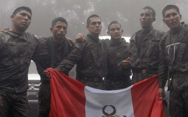 Special operations teams climb volcano at Fuerzas Comando 2011