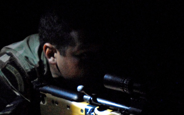 Snipers night qualification event ends at Fuerzas Comando 2011