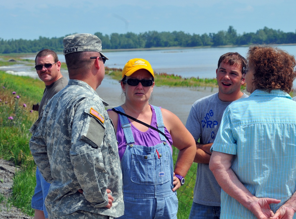 Missouri Guardsmen respond to levee overtop