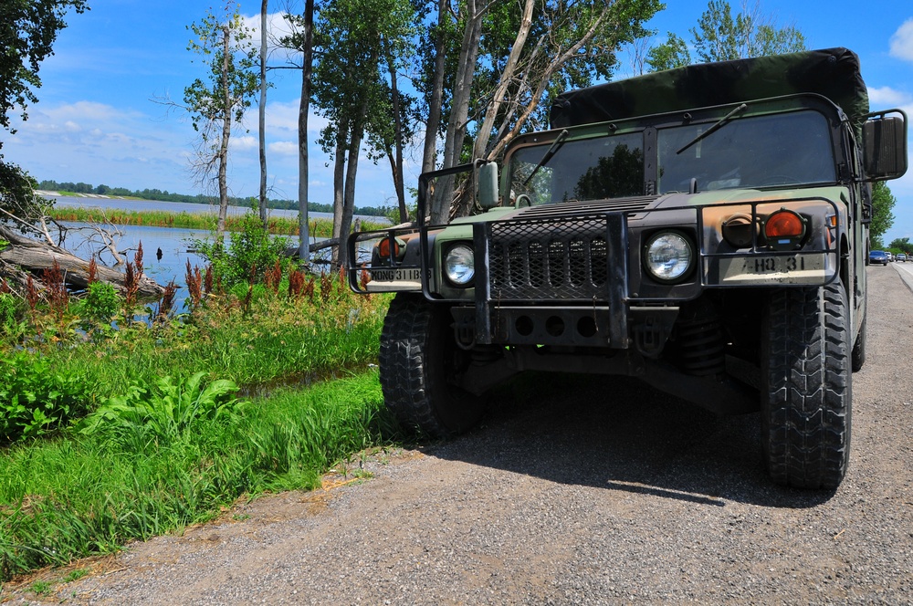 Missouri Guardsmen respond to levee overtop