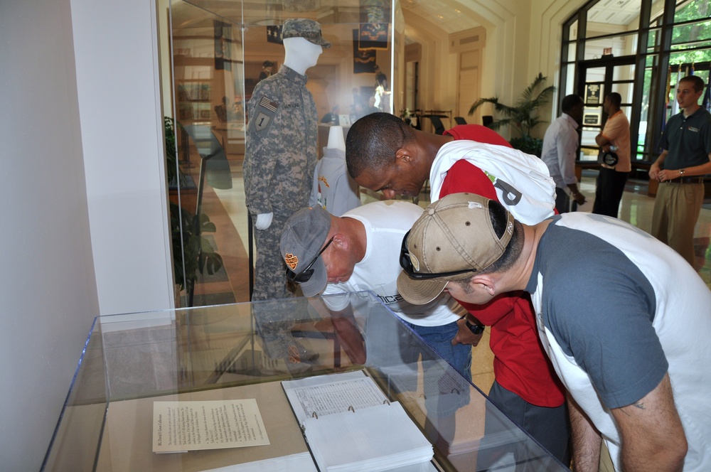 4th MEB soldiers get a day at the museum