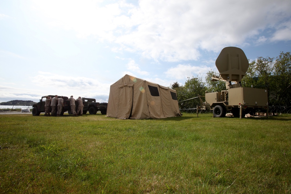 Soldiers, Marines join forces to communicate at Kodiak