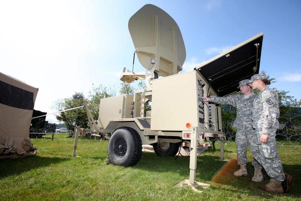 Soldiers, Marines join forces to communicate at Kodiak