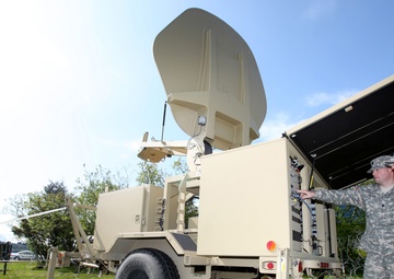 Soldiers, Marines join forces to communicate at Kodiak