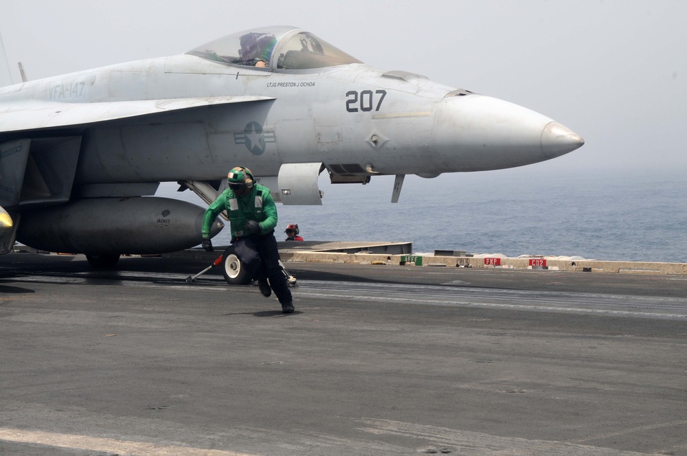 F/A-18E Super Hornet prepares for launch off USS Ronald Reagan's flight deck