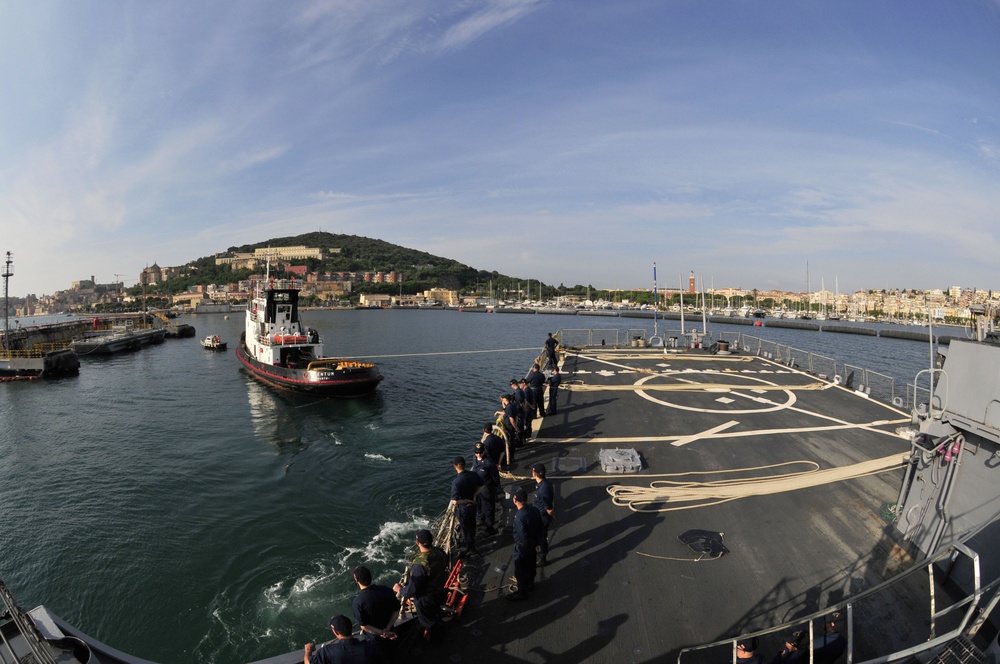 USS Bary arrives in Gaeta port