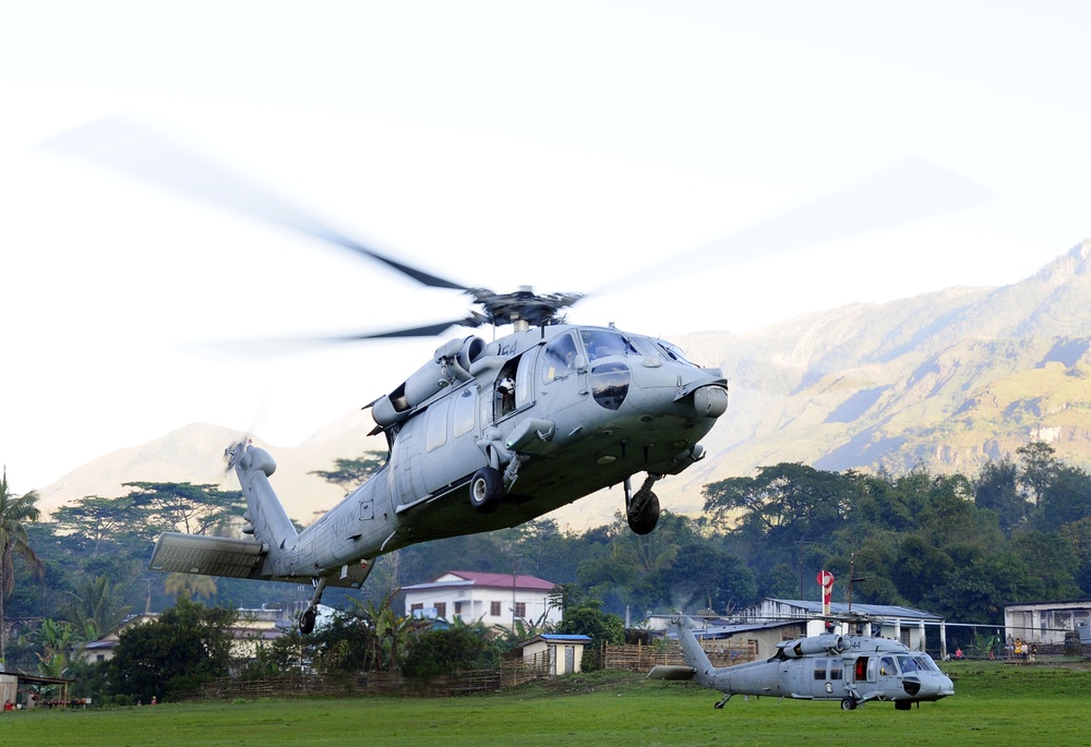 MH-60S Sea Hawk transfer personnel during Pacific Partnership 2011