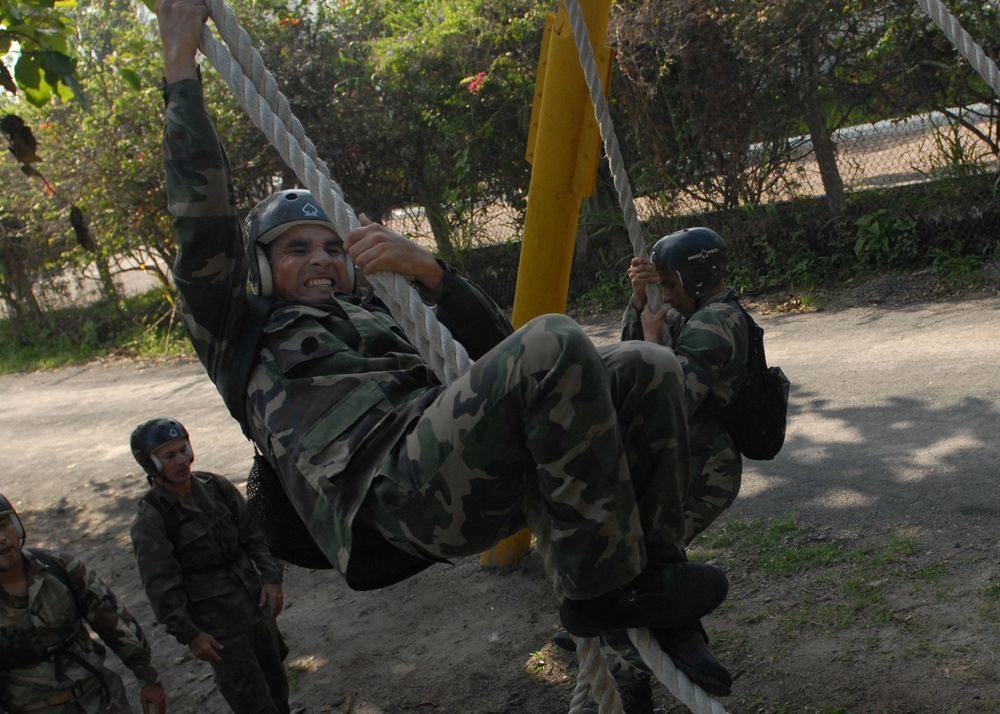 Fuerzas Comando 2011 obstacle course