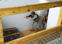 Integrated assault takes charge during Fuerzas Comando