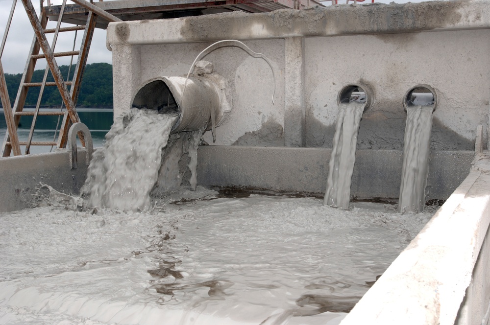 Wolf Creek Dam noisy work quietly moves forward