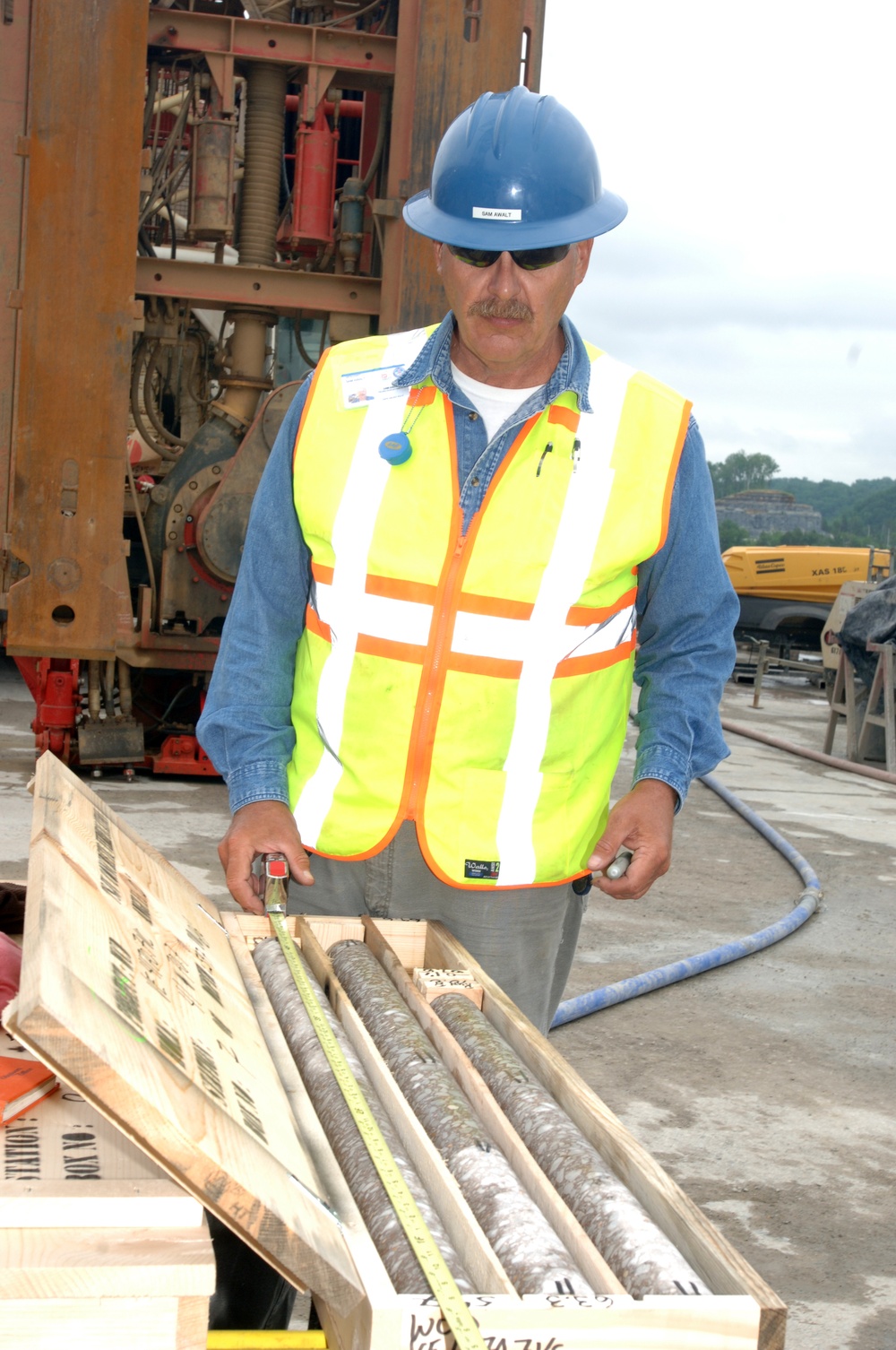 Wolf Creek Dam noisy work quietly moves forward