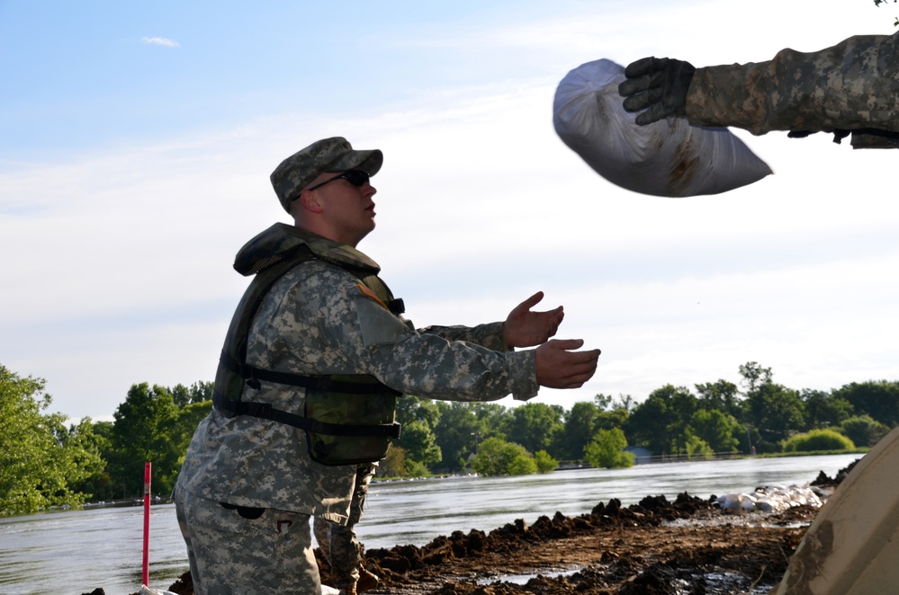 Corps, Guard take steps to hold off flooding