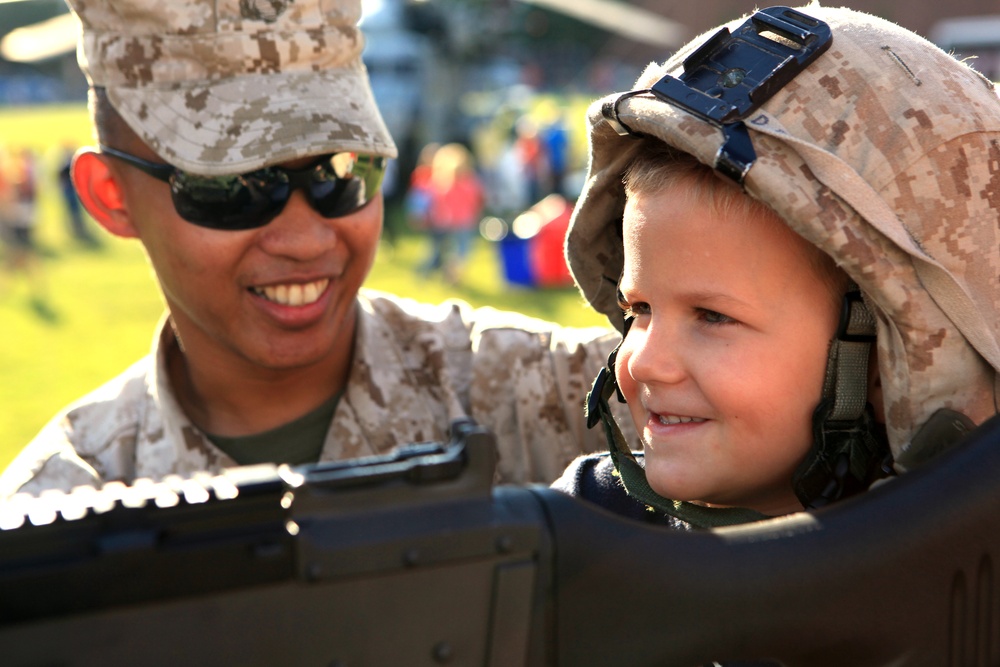 Mini Marine takes a turn with the big gun