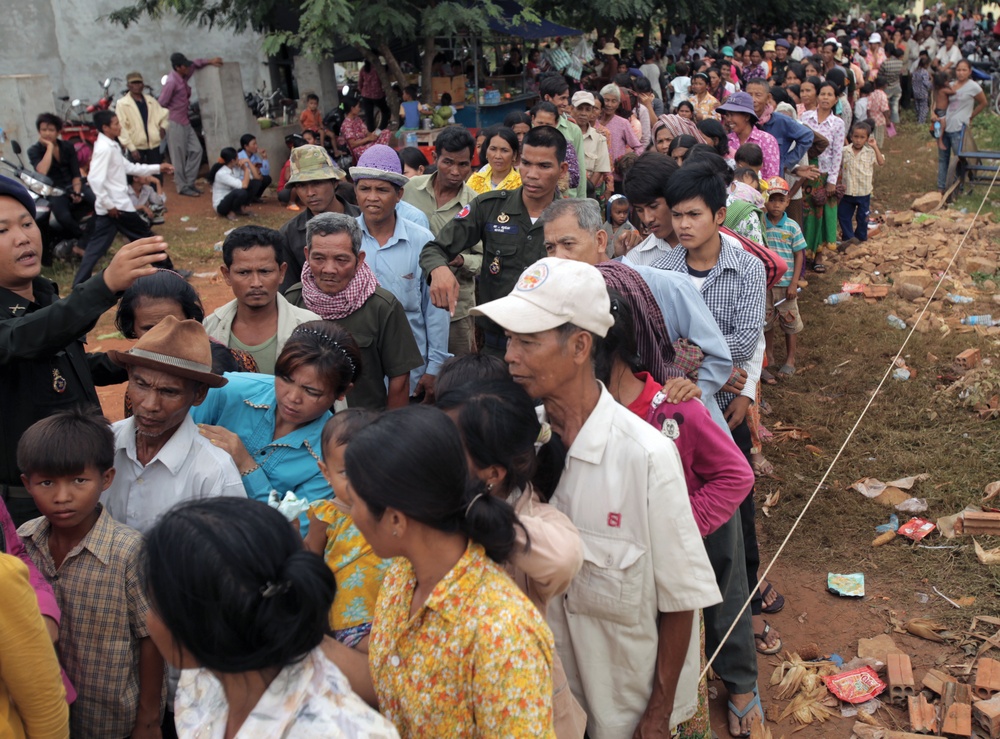 US, local forces provide aid to Cambodians
