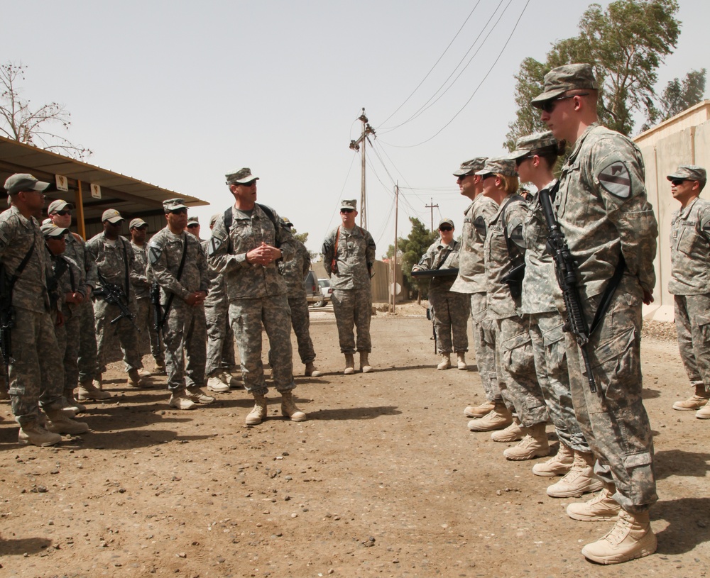 DVIDS - Images - 4th Advise and Assist Brigade coin ceremony [Image 4 of 8]