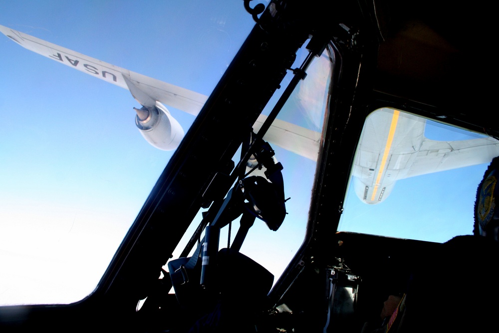 New Hampshire Air National Guard KC-135 refuels C-5M on first Arctic overflight to Afghanistan