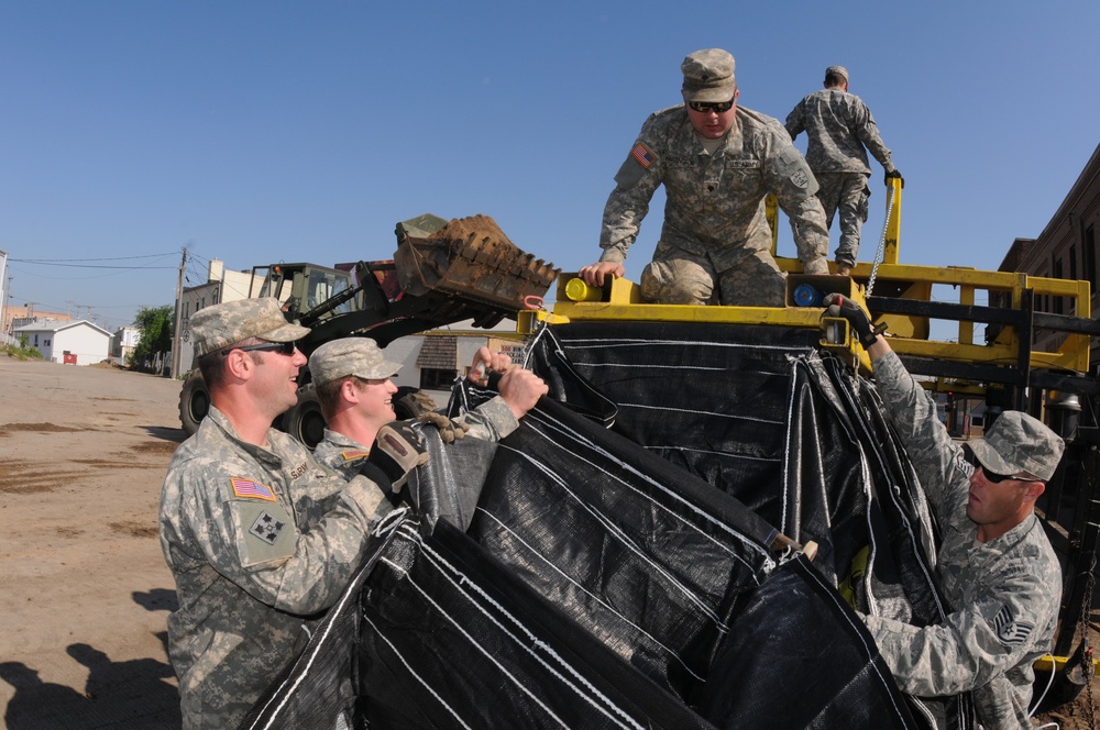 National Guard works on Minot flood levees