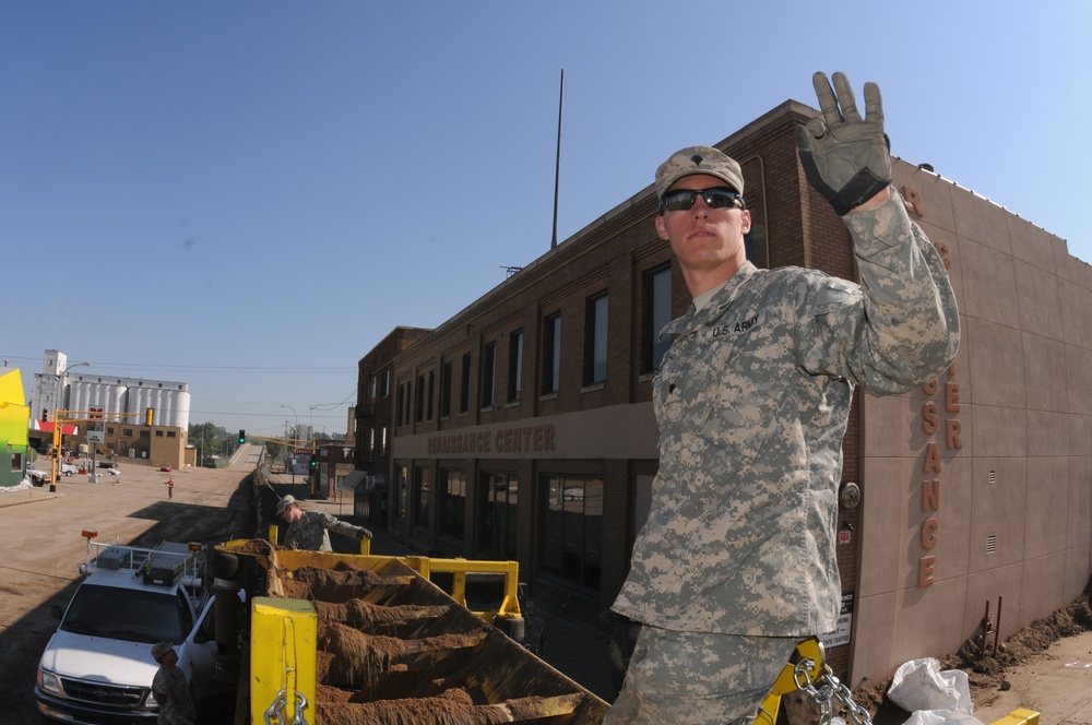 National Guard works on Minot flood levees
