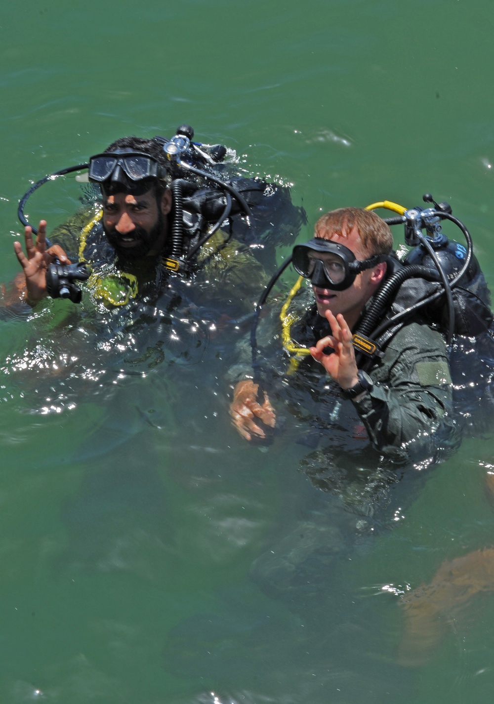 US Navy teaches diving techniques to Pakistan Navy divers