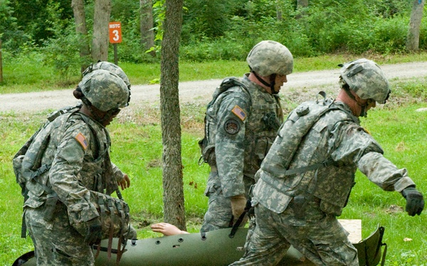 149th Maneuver enhancement brigade soldiers prepare for deployment with combat life saving skills