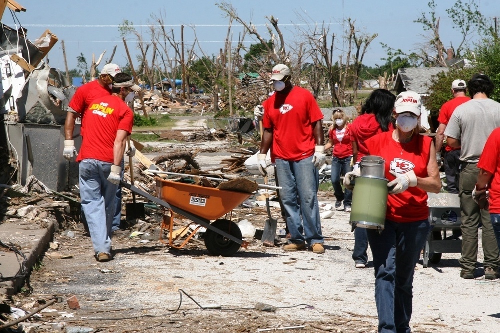 Joplin, Mo., June 23 - KC Chiefs help with Cleanup in Joplin