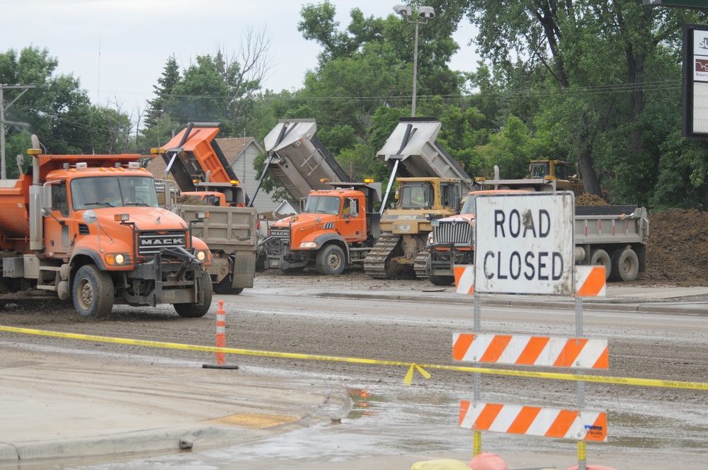 Minot emergency workers patch Broadway levee