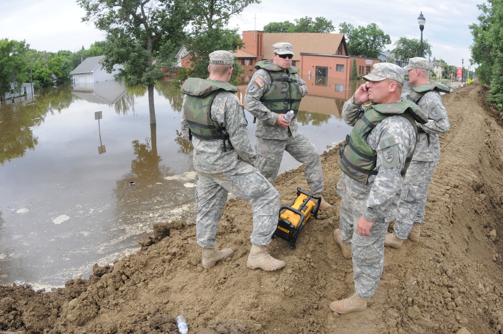 Minot emergency workers patch Broadway levee