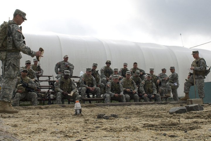 Soldiers receive pre-mission brief