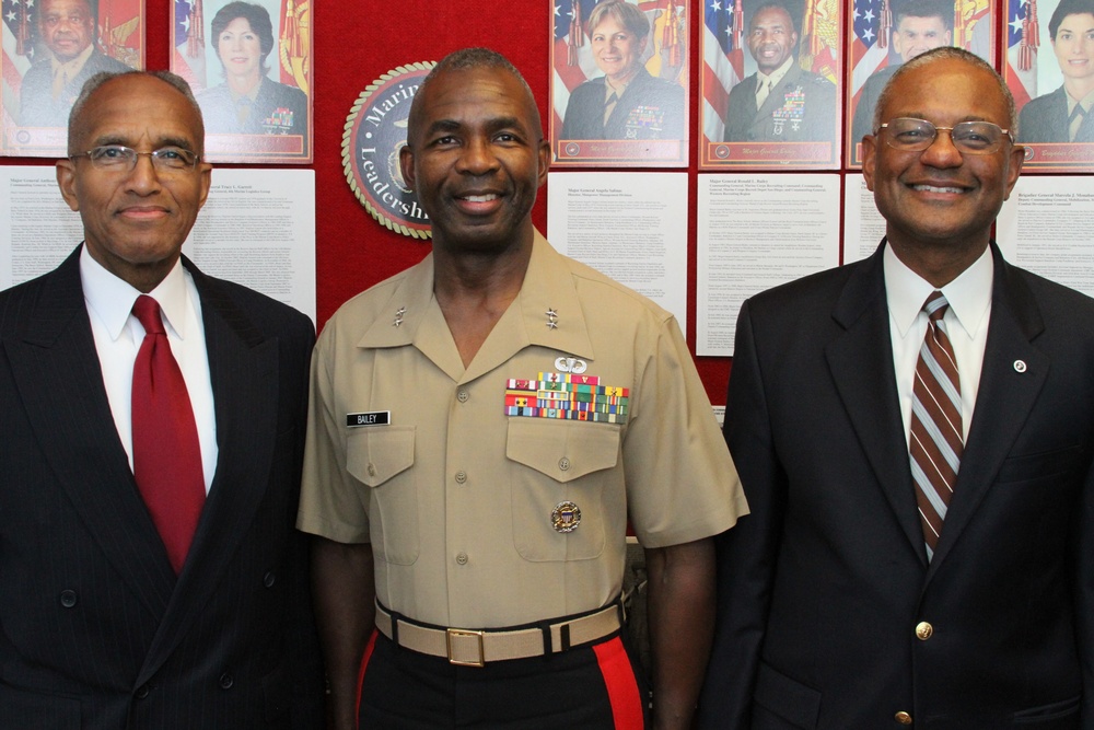 Marines meet with St. Louis influencers