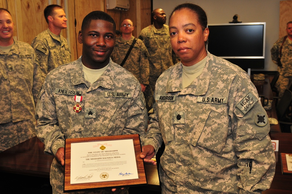 Anderson receives Mississippi Magnolia Medal at Kandahar Airfield