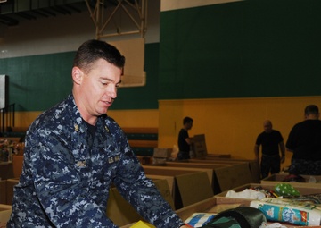 Sailors from Mobile Mine Assembly Unit Eight support Operation Airlift Japan