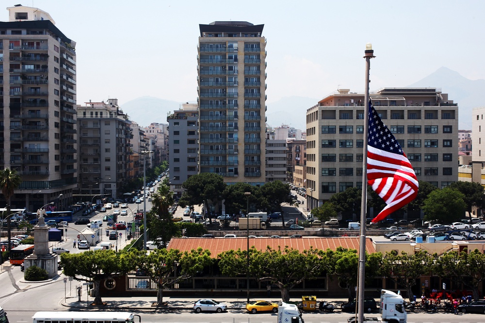 Marines, sailors, visit exotic Sicilian city