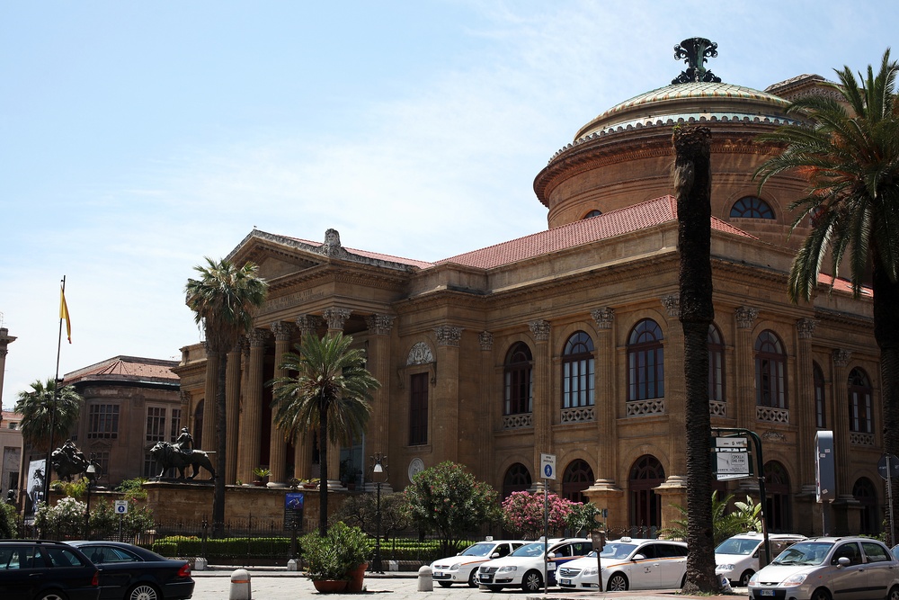 Marines, sailors, visit exotic Sicilian city