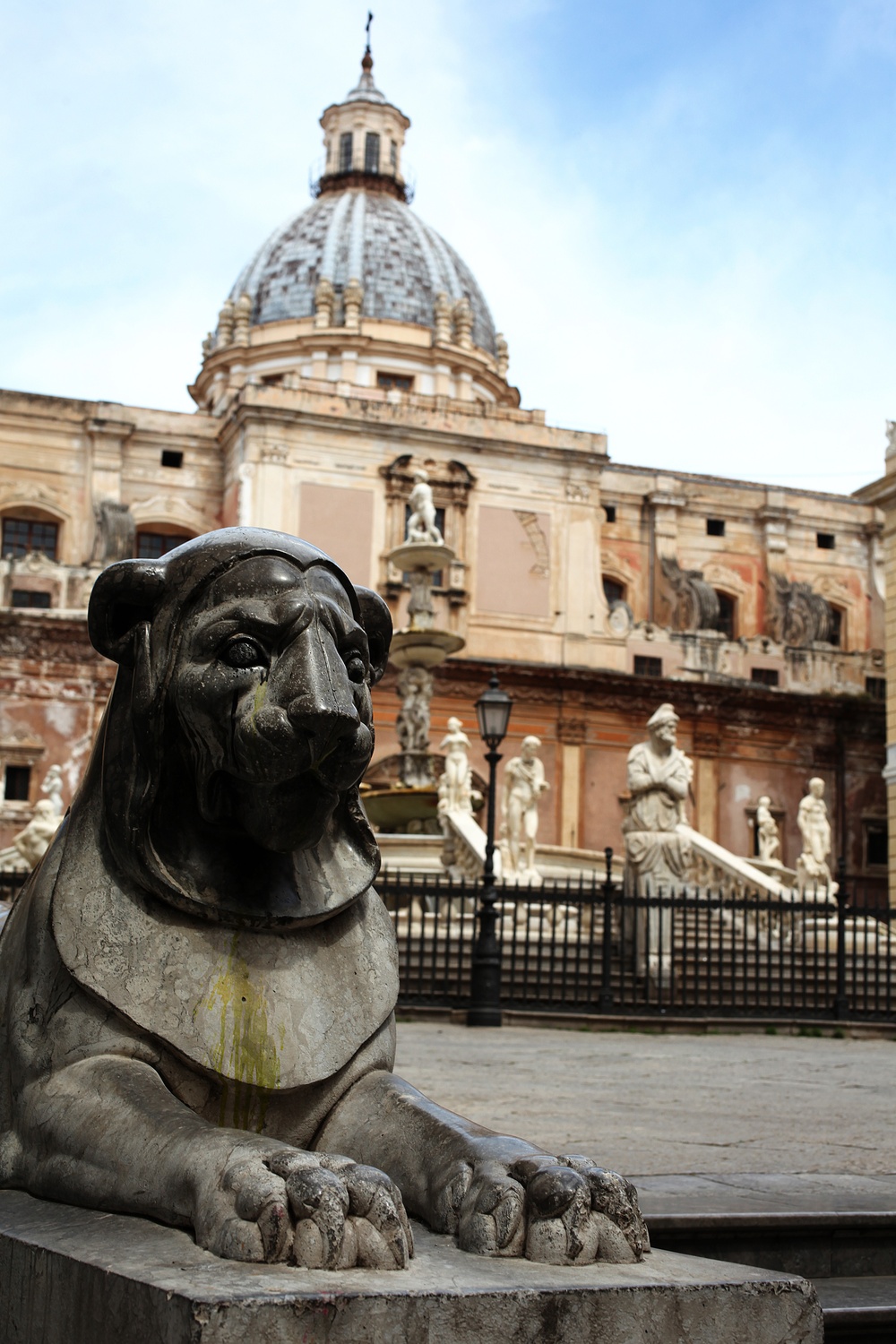 Marines, sailors, visit exotic Sicilian city