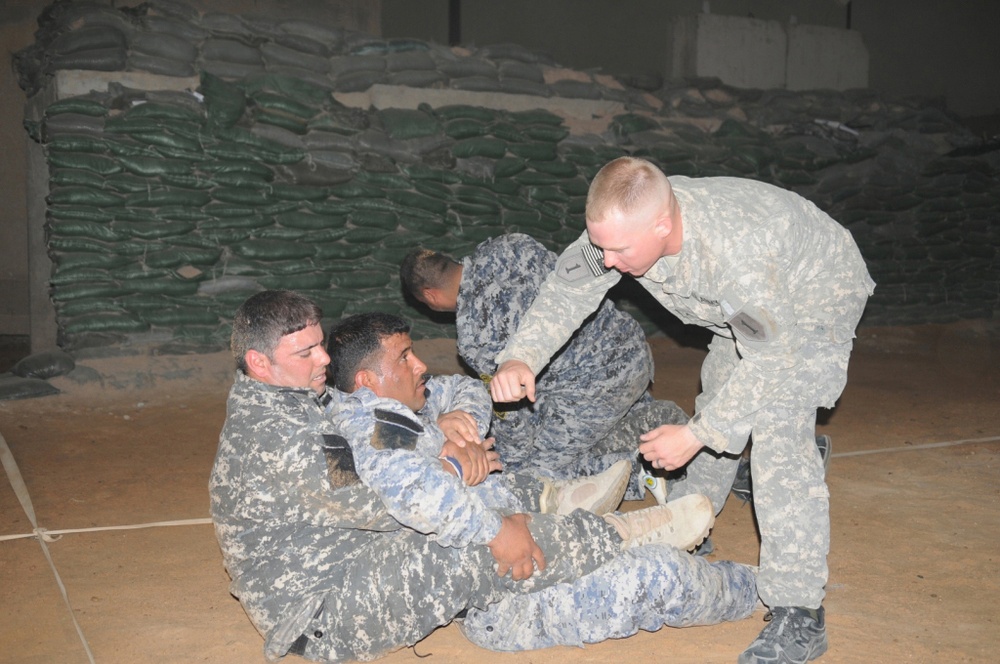 ‘First Lightning’ Battalion soldiers develop partnership through combatives certification
