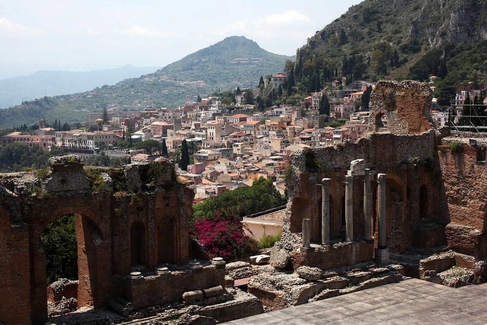 Morale, Welfare and Recreation officials arrange Italian tours