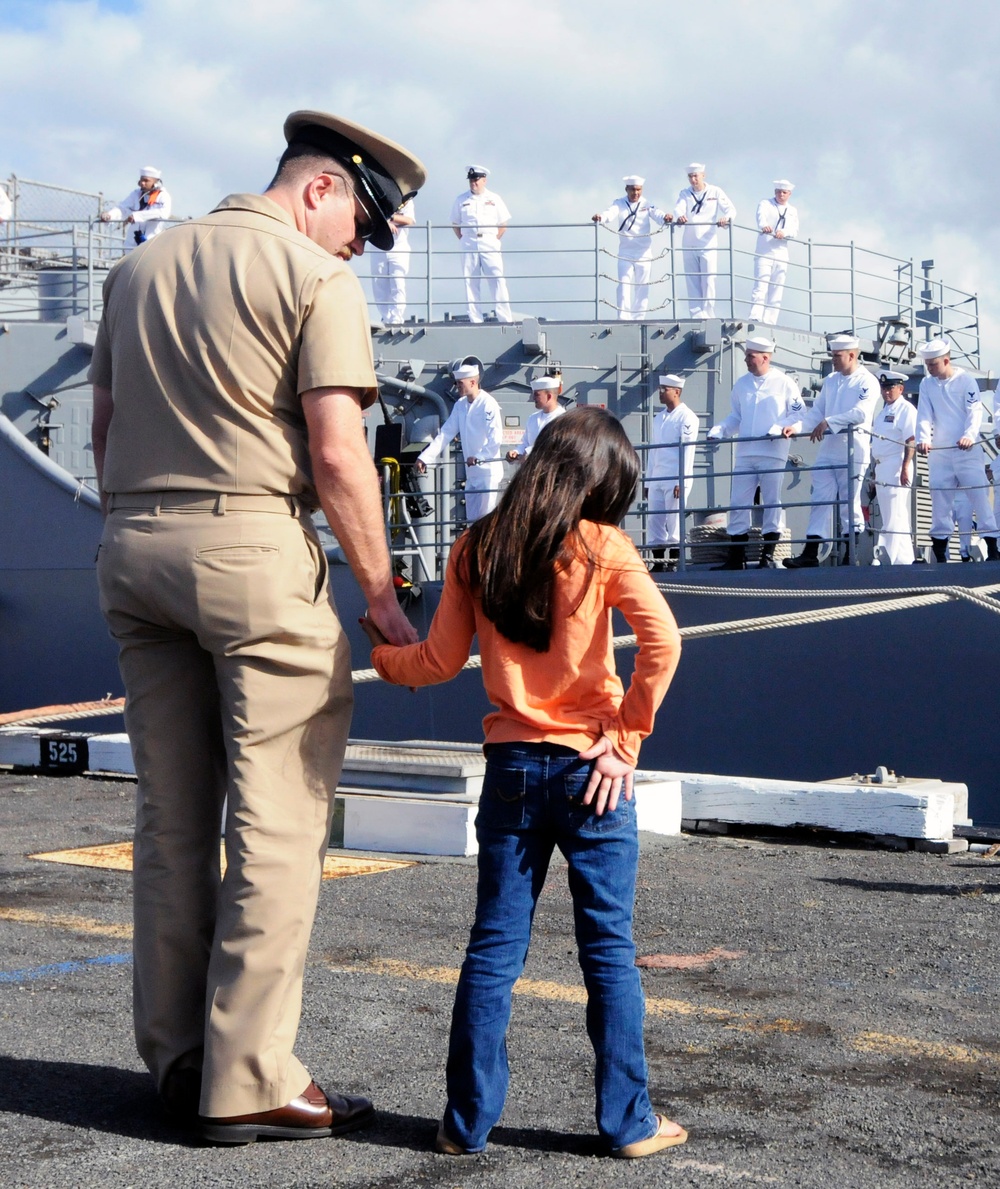 USS Port Royal leaves Hawaii