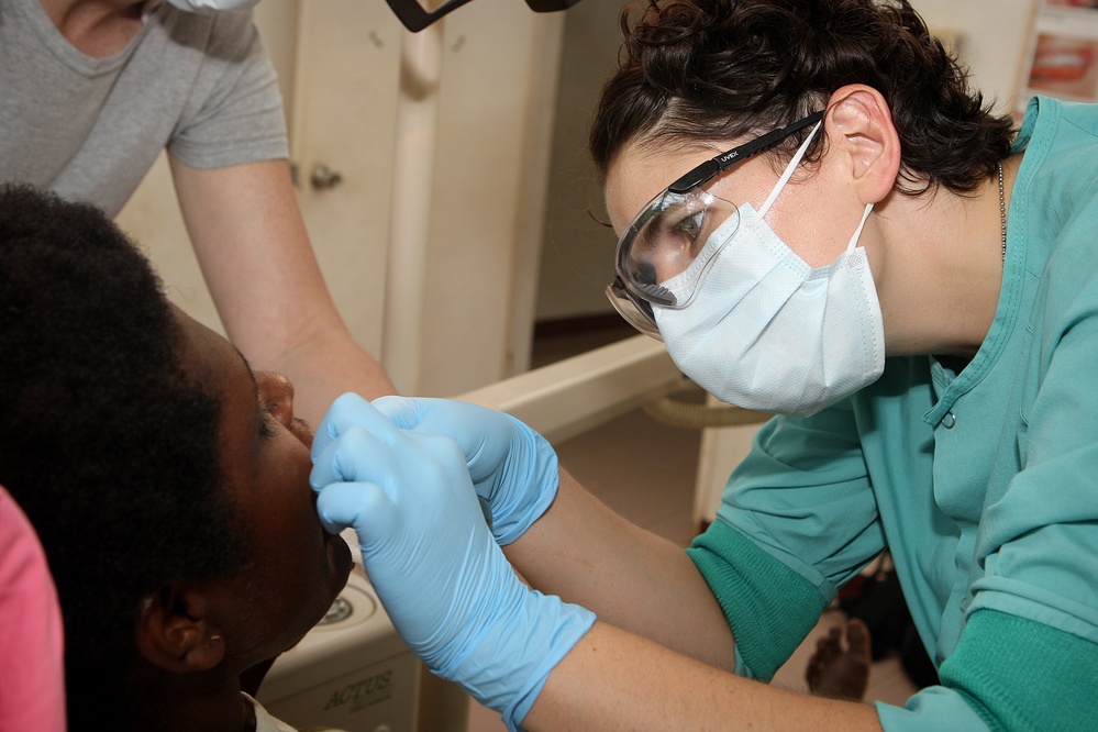 Australian dentist participates in humanitarian mission in South Pacific