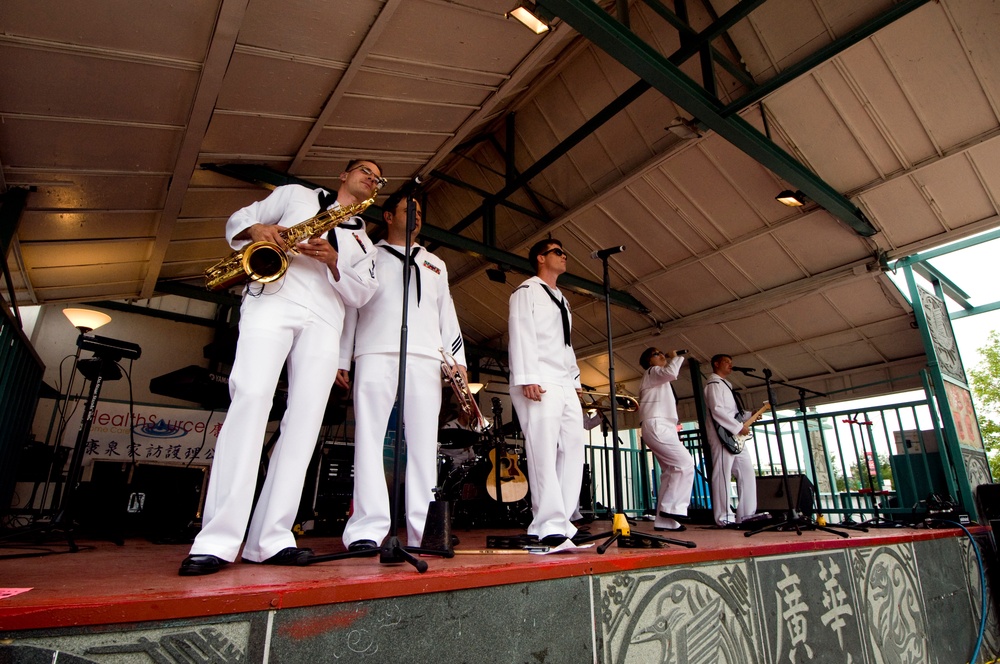 US Navy Band performs during Chicago Navy Week 2011