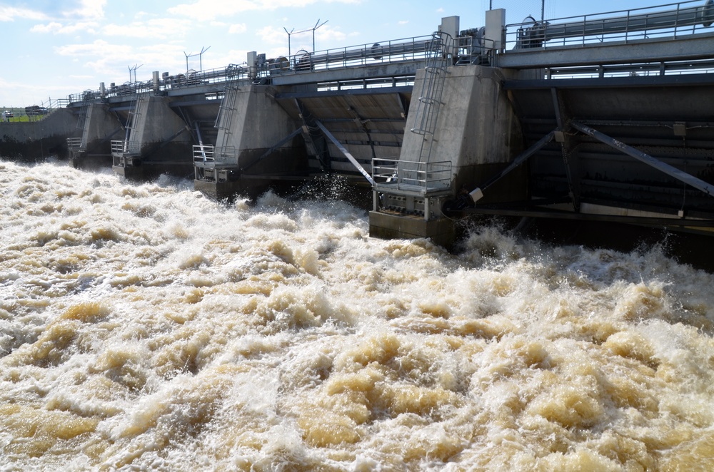 Corps continues Minot flood fight