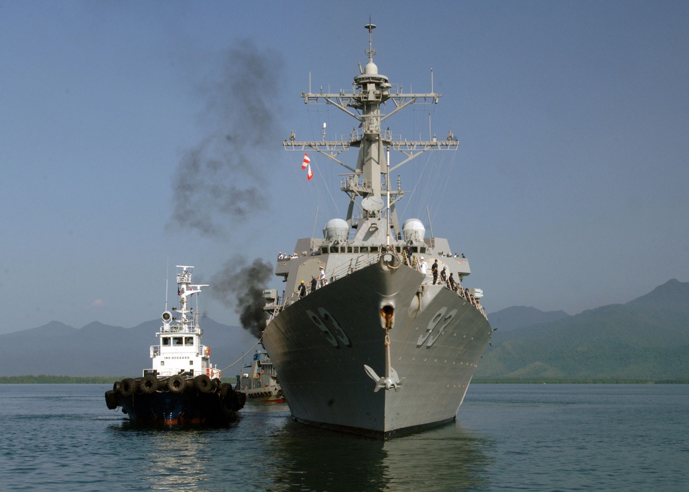 USS Chung-Hoon in the Philippines