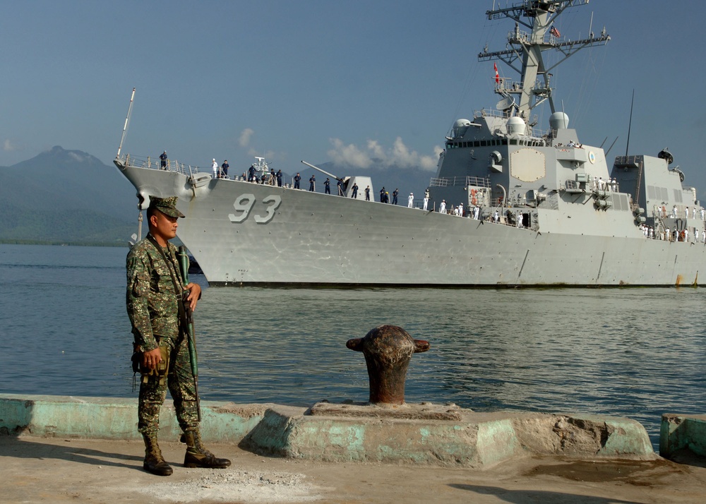 USS Chung-Hoon in the Philippines