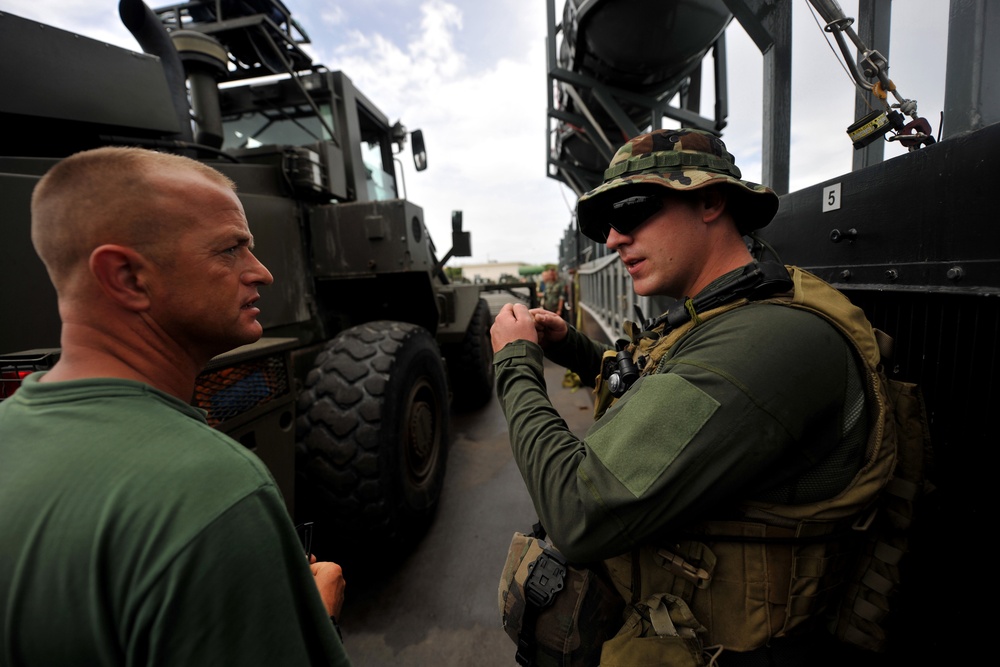 Dutch Marines train with Riverines