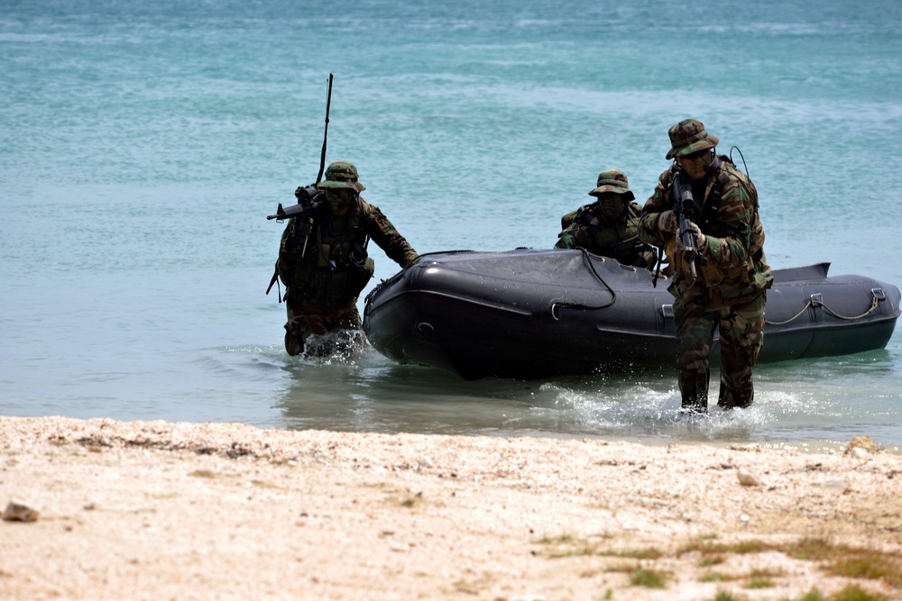 Dutch Marines train Riverines