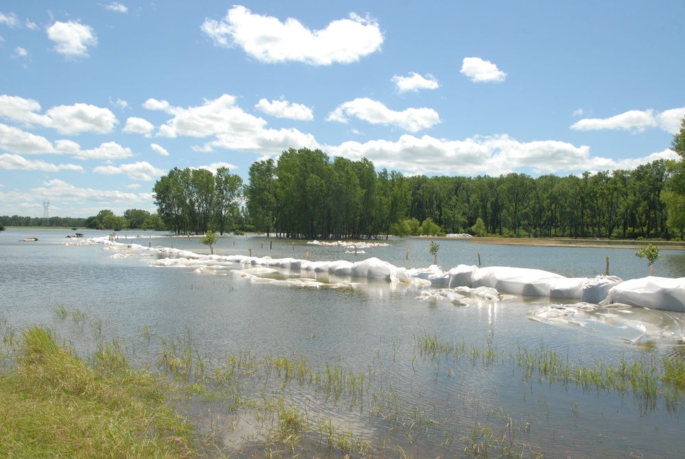 139th Brigade Support Battalion provides sandbag wall support