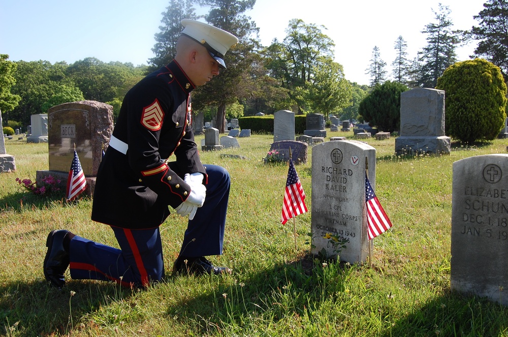 Marine recruiter works with community to recognize Marine killed in action
