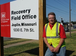 Corps Joplin tornado volunteer helps police bust looters