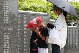 Local community, Americans honor Okinawa Memorial Day