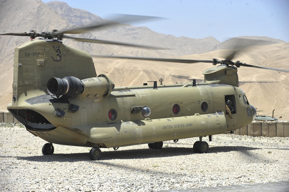 CH-47F Chinook from 1st Air Cavalry Brigade