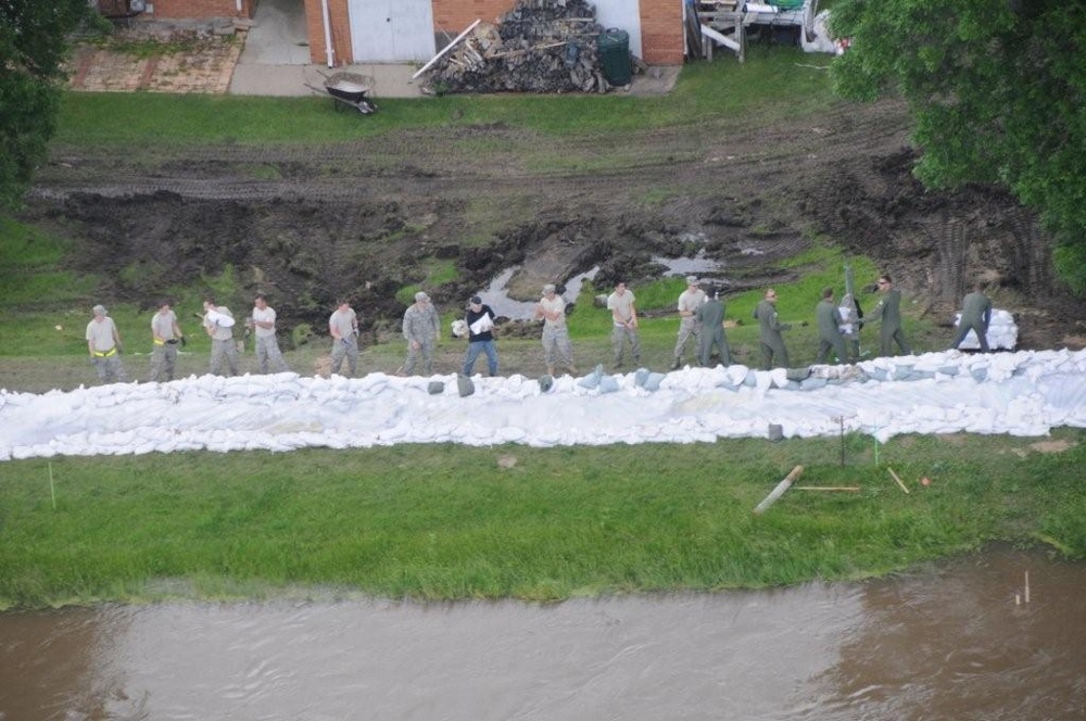 Team effort during Souris River flood fight
